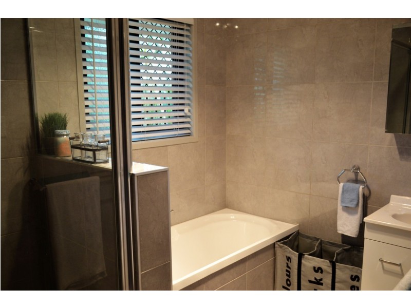 16 Forrest Lane, Emerald QLD 4720