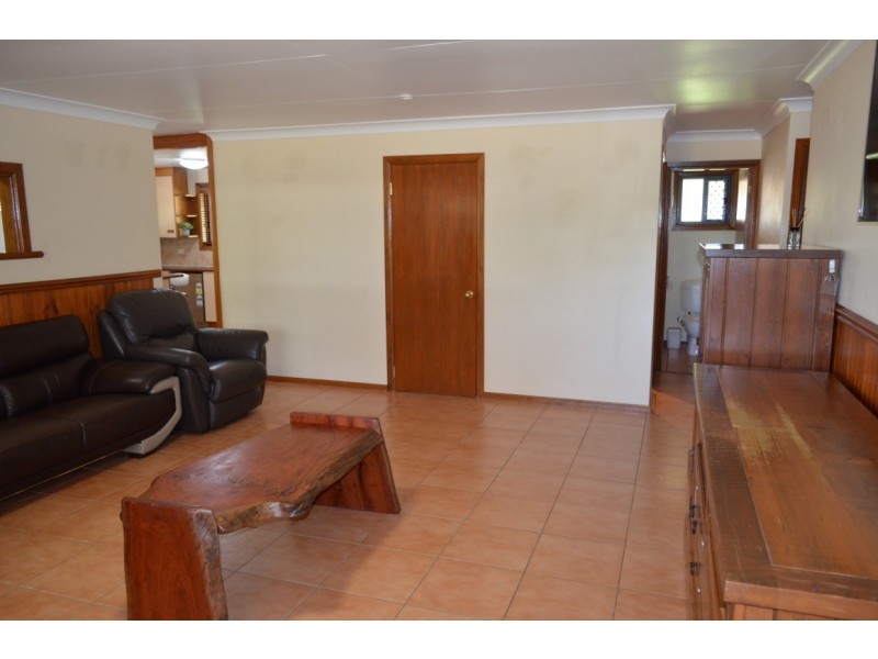 11A Crendon Street, Emerald QLD 4720