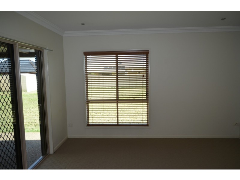 37 Mayfair Drive, Emerald QLD 4720