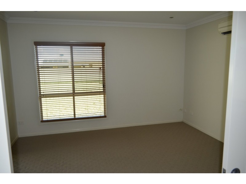 37 Mayfair Drive, Emerald QLD 4720