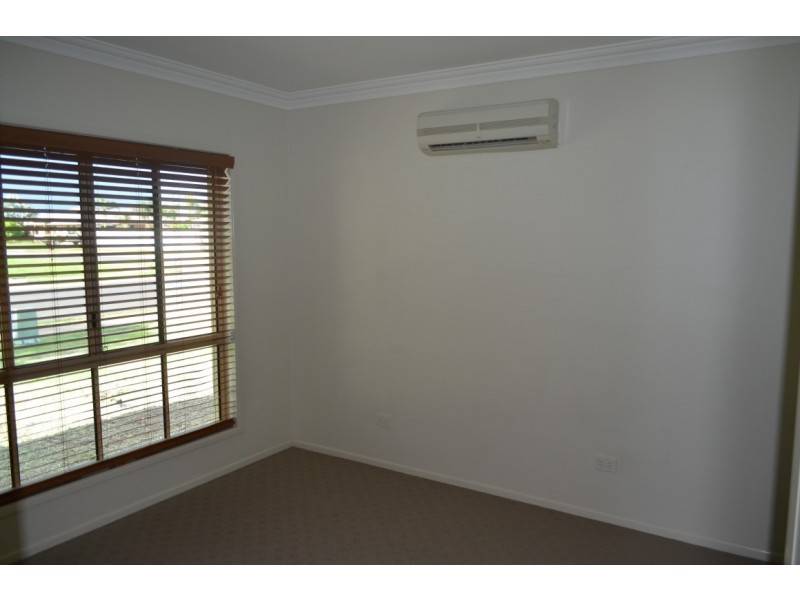 37 Mayfair Drive, Emerald QLD 4720