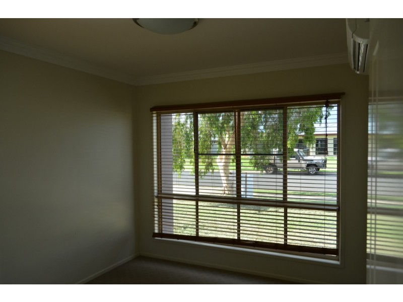 37 Mayfair Drive, Emerald QLD 4720