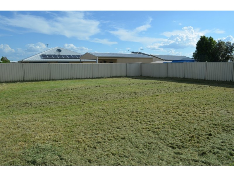 37 Mayfair Drive, Emerald QLD 4720