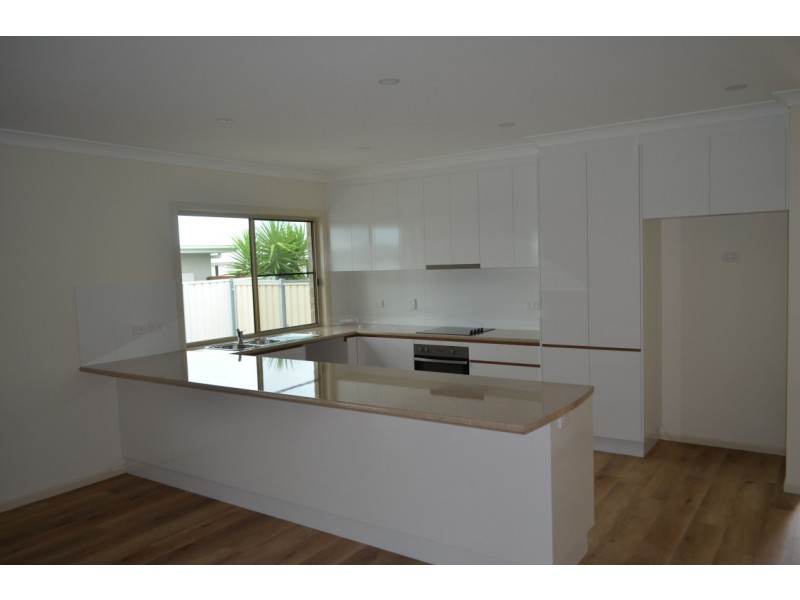 58 Canterbury Road, Emerald QLD 4720
