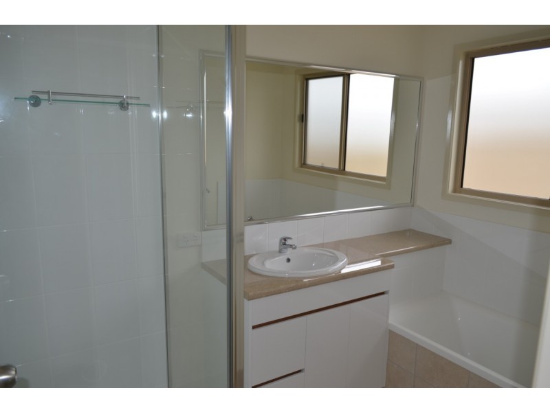 58 Canterbury Road, Emerald QLD 4720