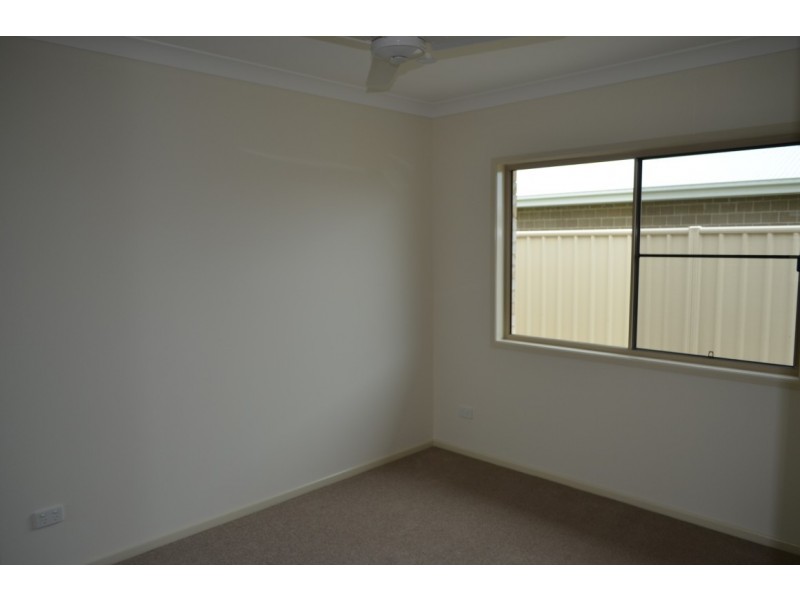 58 Canterbury Road, Emerald QLD 4720