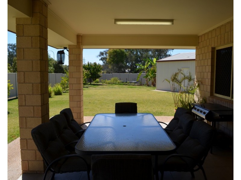 25-27 Mooney Crescent, Emerald QLD 4720