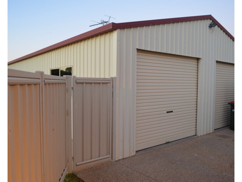 25-27 Mooney Crescent, Emerald QLD 4720