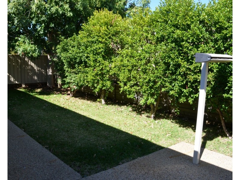 25-27 Mooney Crescent, Emerald QLD 4720