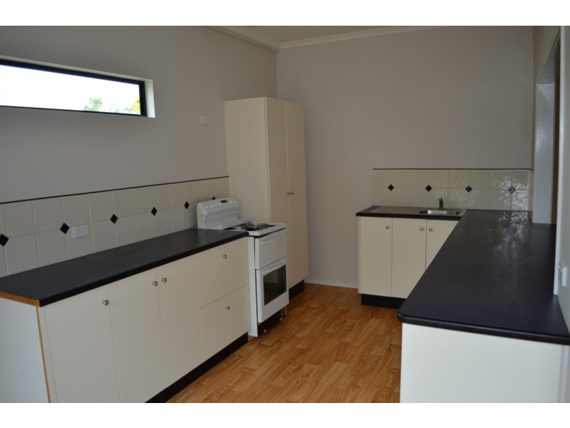 9 Little Street, Emerald QLD 4720