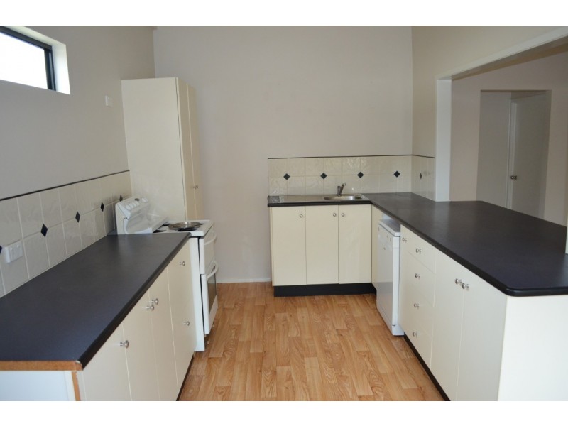 9 Little Street, Emerald QLD 4720