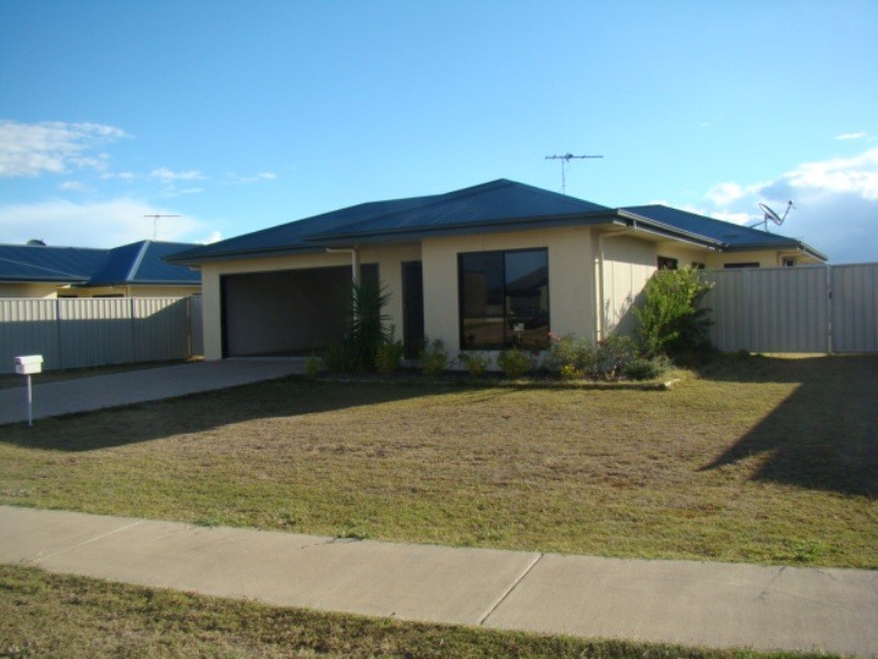 17 Rogers Street, Emerald QLD 4720