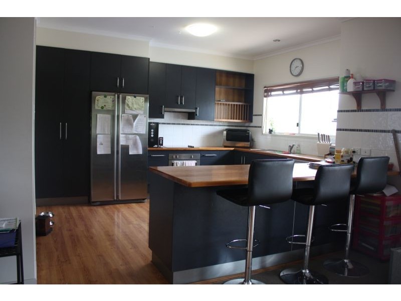 8 Barry Street, Emerald QLD 4720