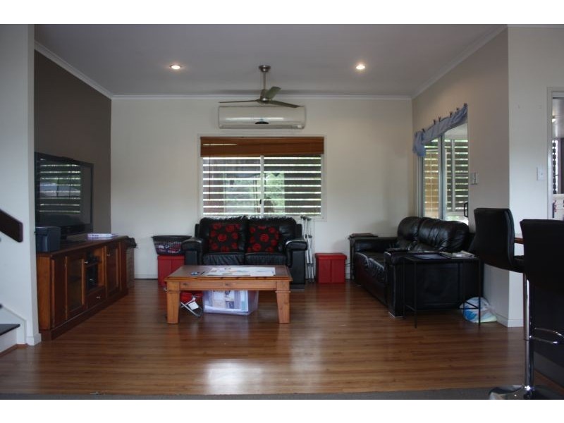 8 Barry Street, Emerald QLD 4720