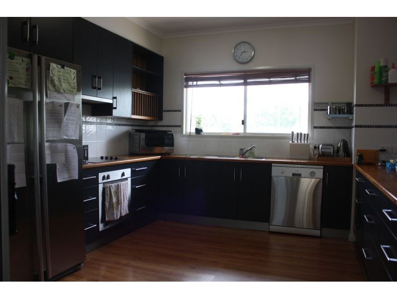 8 Barry Street, Emerald QLD 4720