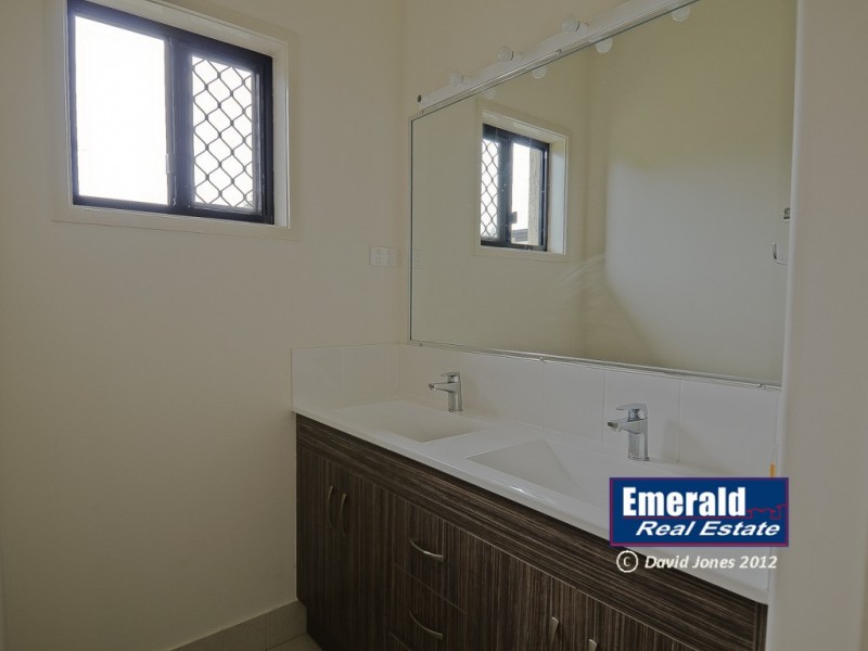 26 Kidd Street, Emerald QLD 4720