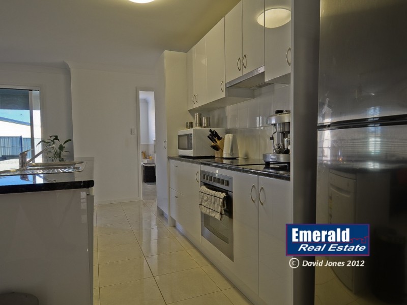 30 Newman Drive, Emerald QLD 4720