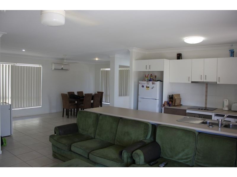 3 Lakeside Drive, Emerald QLD 4720