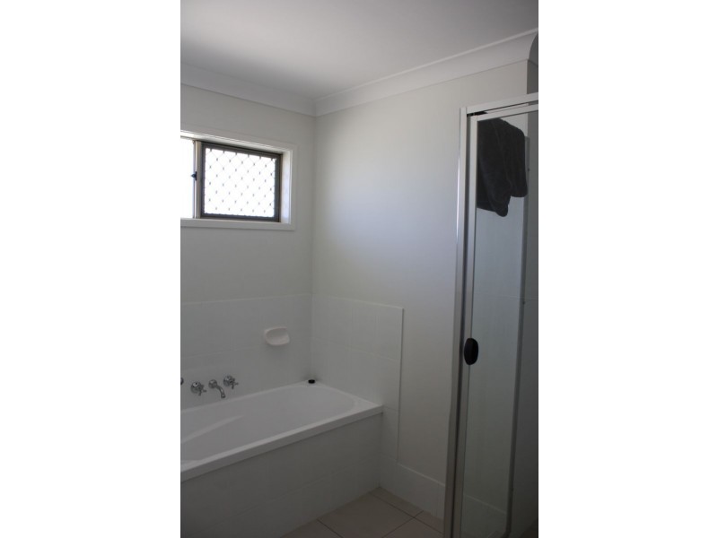 3 Lakeside Drive, Emerald QLD 4720