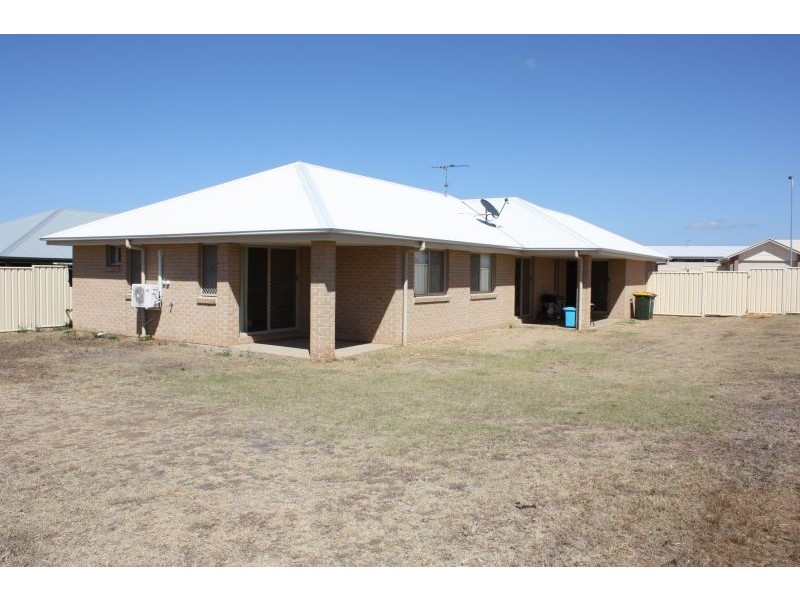 3 Lakeside Drive, Emerald QLD 4720