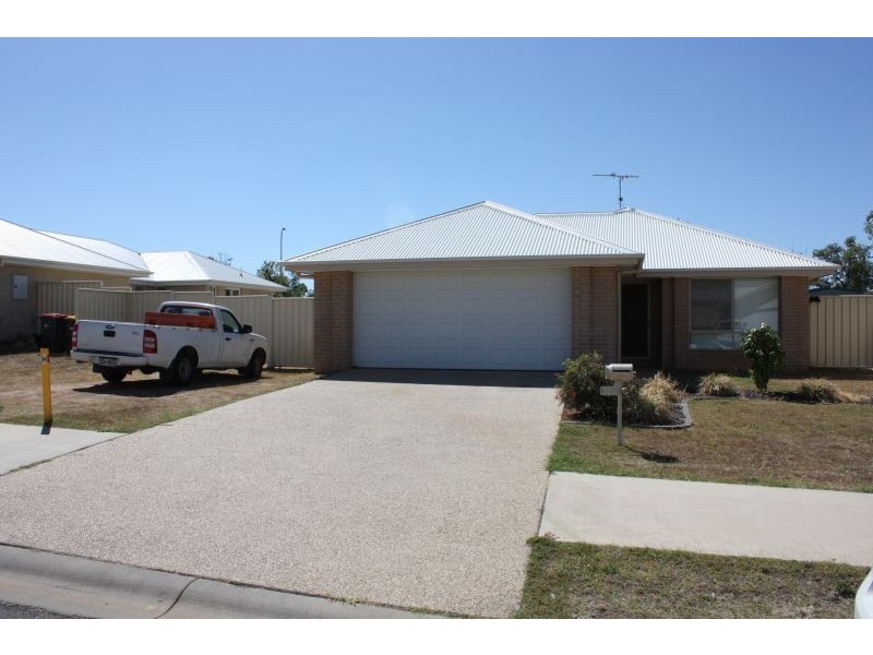 3 Lakeside Drive, Emerald QLD 4720