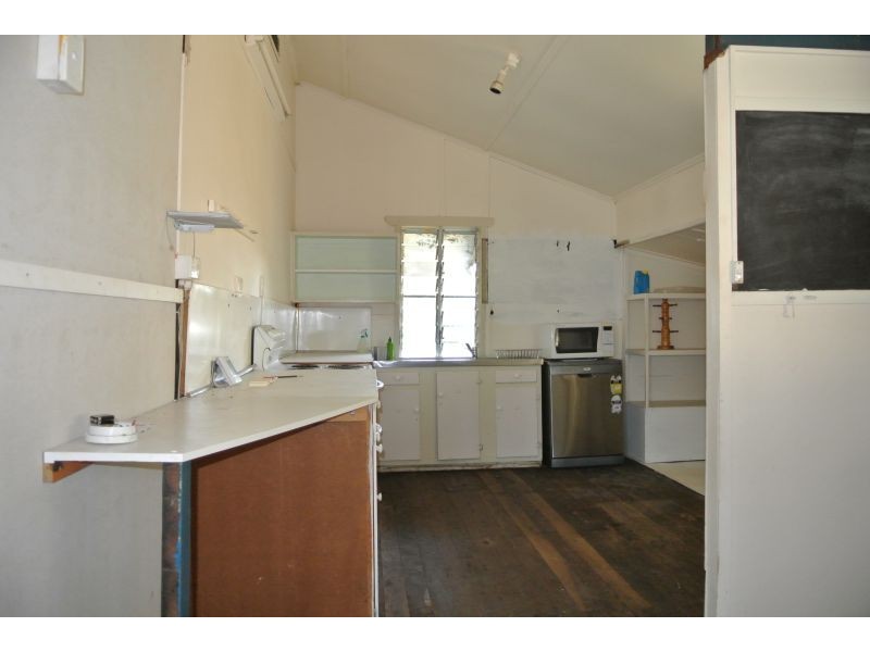 25 Theresa Street, Emerald QLD 4720