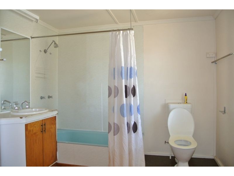 25 Theresa Street, Emerald QLD 4720