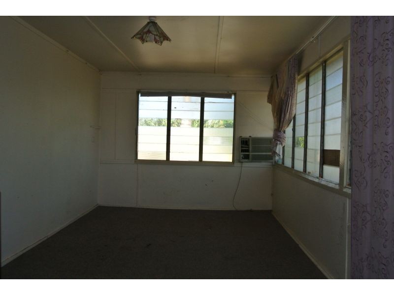 25 Theresa Street, Emerald QLD 4720