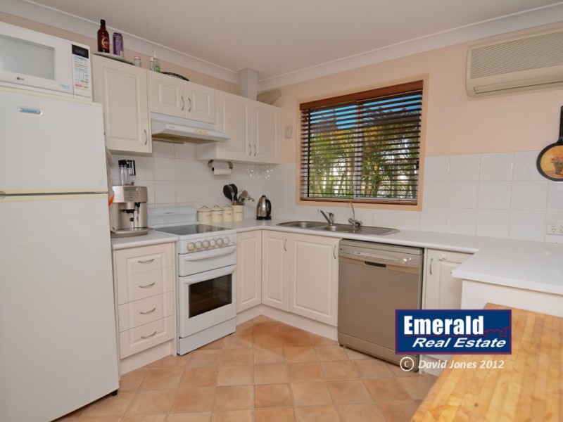 104 Ruby, Emerald QLD 4720