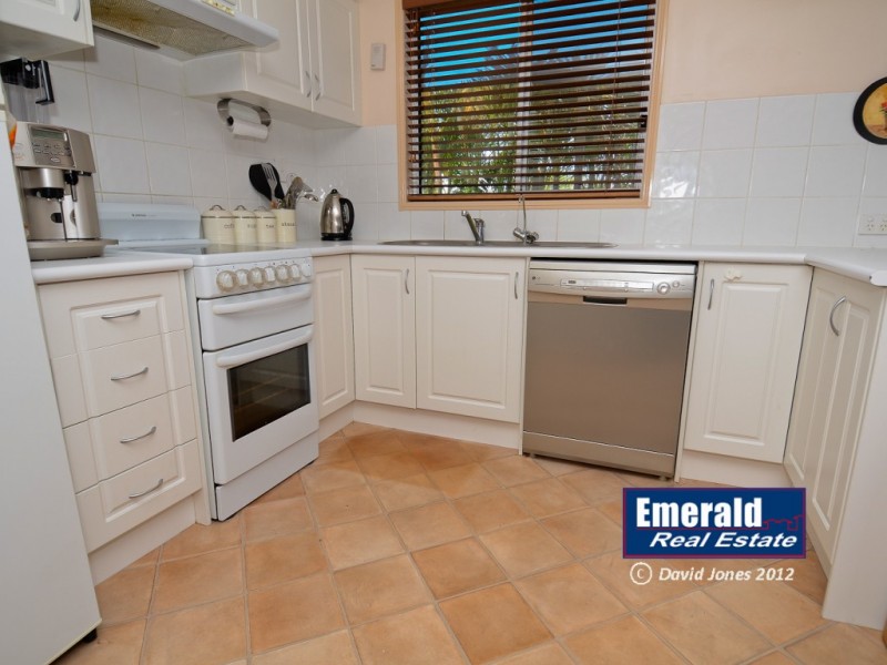 104 Ruby, Emerald QLD 4720