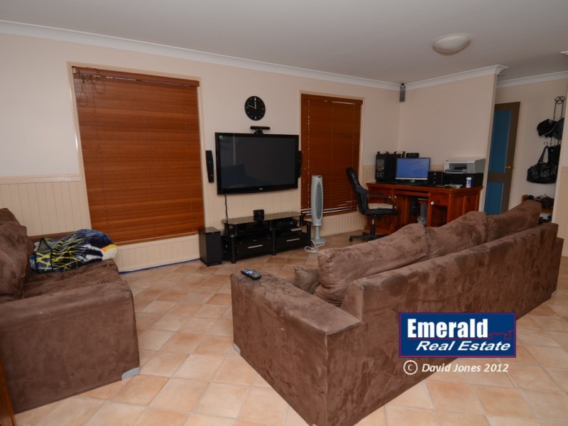 104 Ruby, Emerald QLD 4720