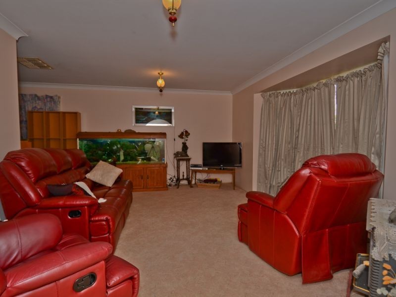 11 Cowan Crescent, Emerald QLD 4720