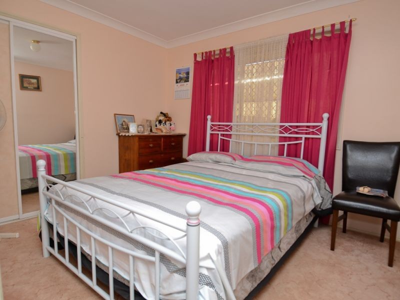 11 Cowan Crescent, Emerald QLD 4720