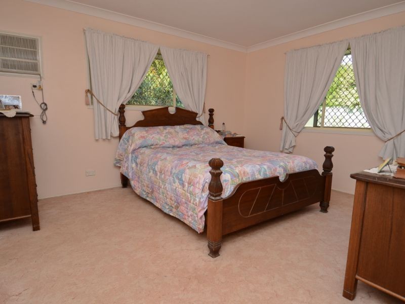 11 Cowan Crescent, Emerald QLD 4720