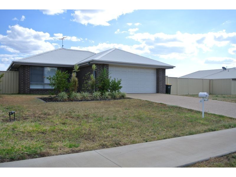 5 Hillcrest Street, Emerald QLD 4720