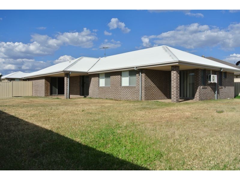 5 Hillcrest Street, Emerald QLD 4720