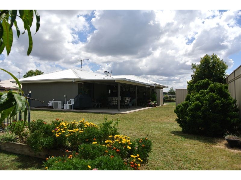 26 Desgrand Street, Emerald QLD 4720