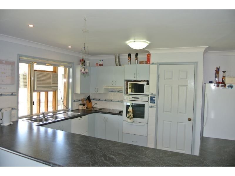 11B Crendon Street, Emerald QLD 4720