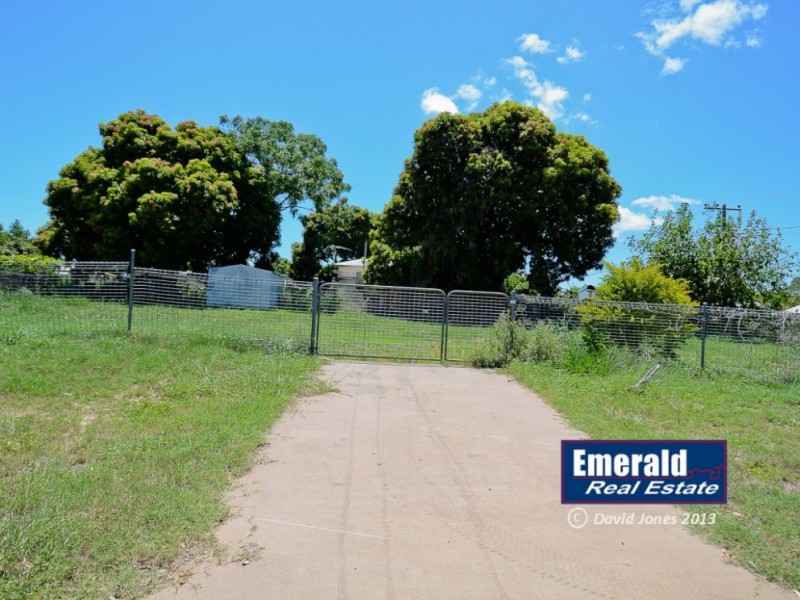 2 Brooks St, Emerald QLD 4720