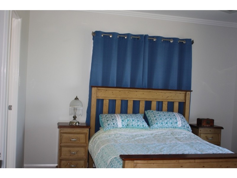 6 Canterbury Road, Emerald QLD 4720