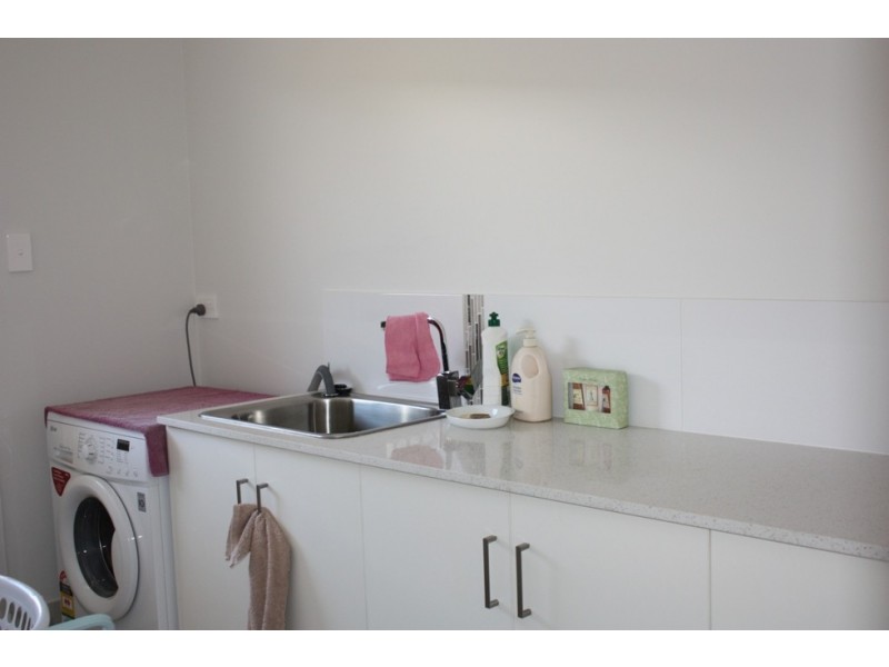 6 Canterbury Road, Emerald QLD 4720