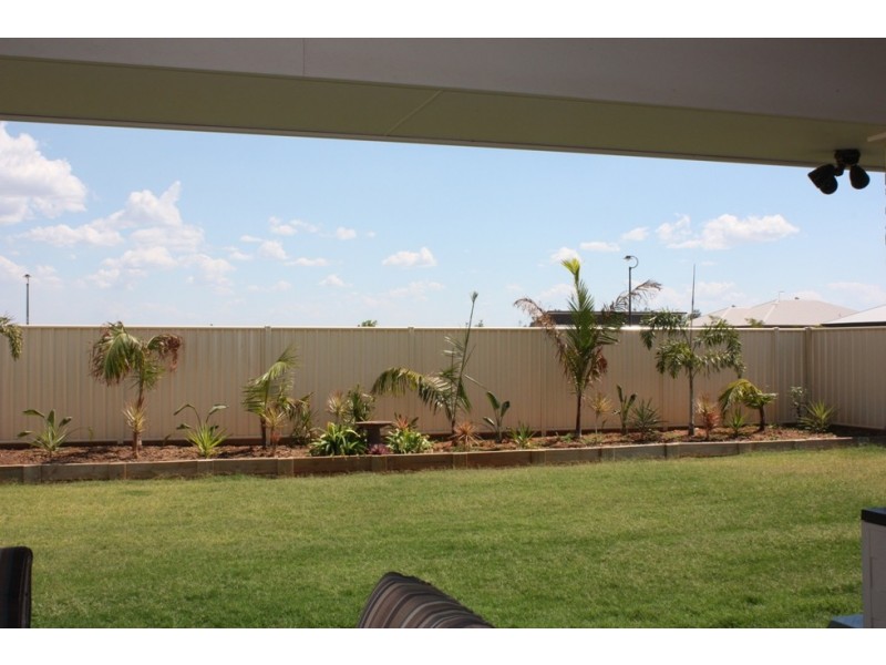 6 Canterbury Road, Emerald QLD 4720