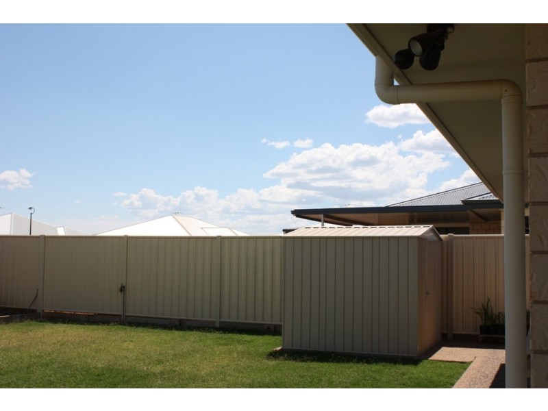 6 Canterbury Road, Emerald QLD 4720