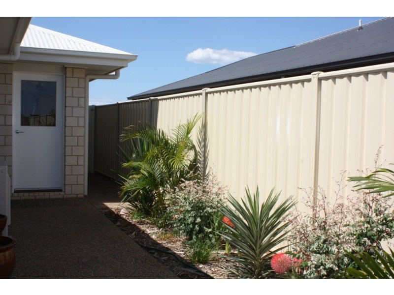 6 Canterbury Road, Emerald QLD 4720