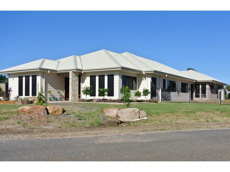 17 Ironbark Drive, Emerald QLD 4720