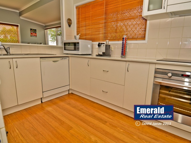 3 Thomas Place, Emerald QLD 4720