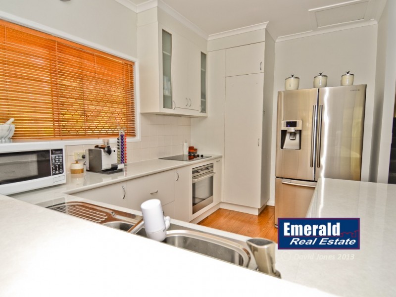 3 Thomas Place, Emerald QLD 4720