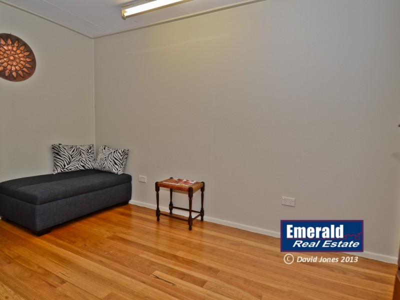 3 Thomas Place, Emerald QLD 4720