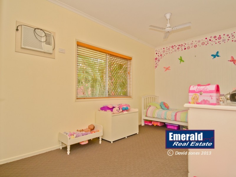 3 Thomas Place, Emerald QLD 4720