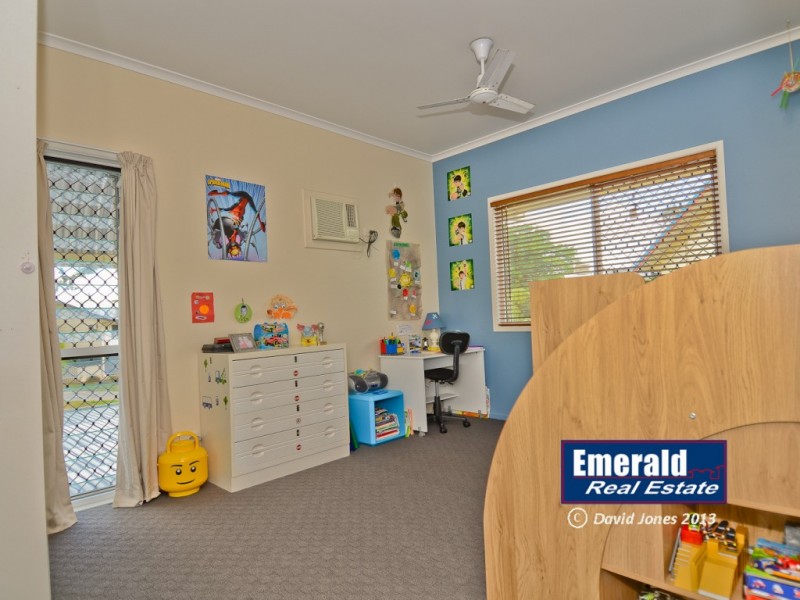 3 Thomas Place, Emerald QLD 4720